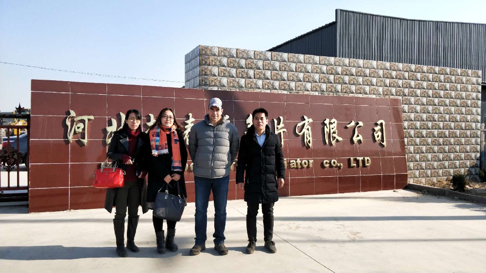 國(guó)外客戶到公司實(shí)地驗(yàn)廠